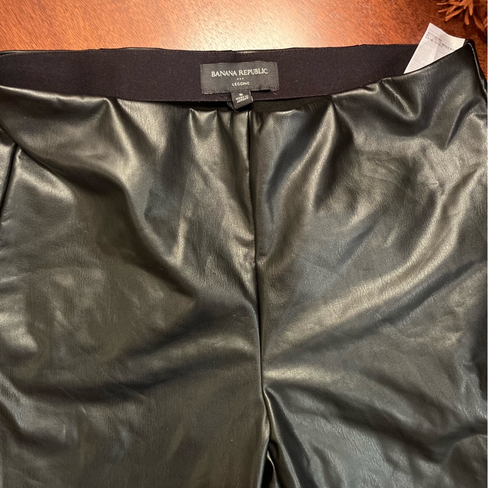 Black leather-like, wet look leggings